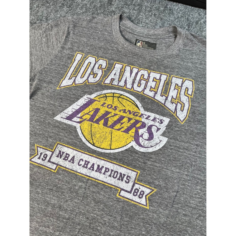 Los Angeles Lakers NBA Champions 1988 T-Shirt Mens Small Gray